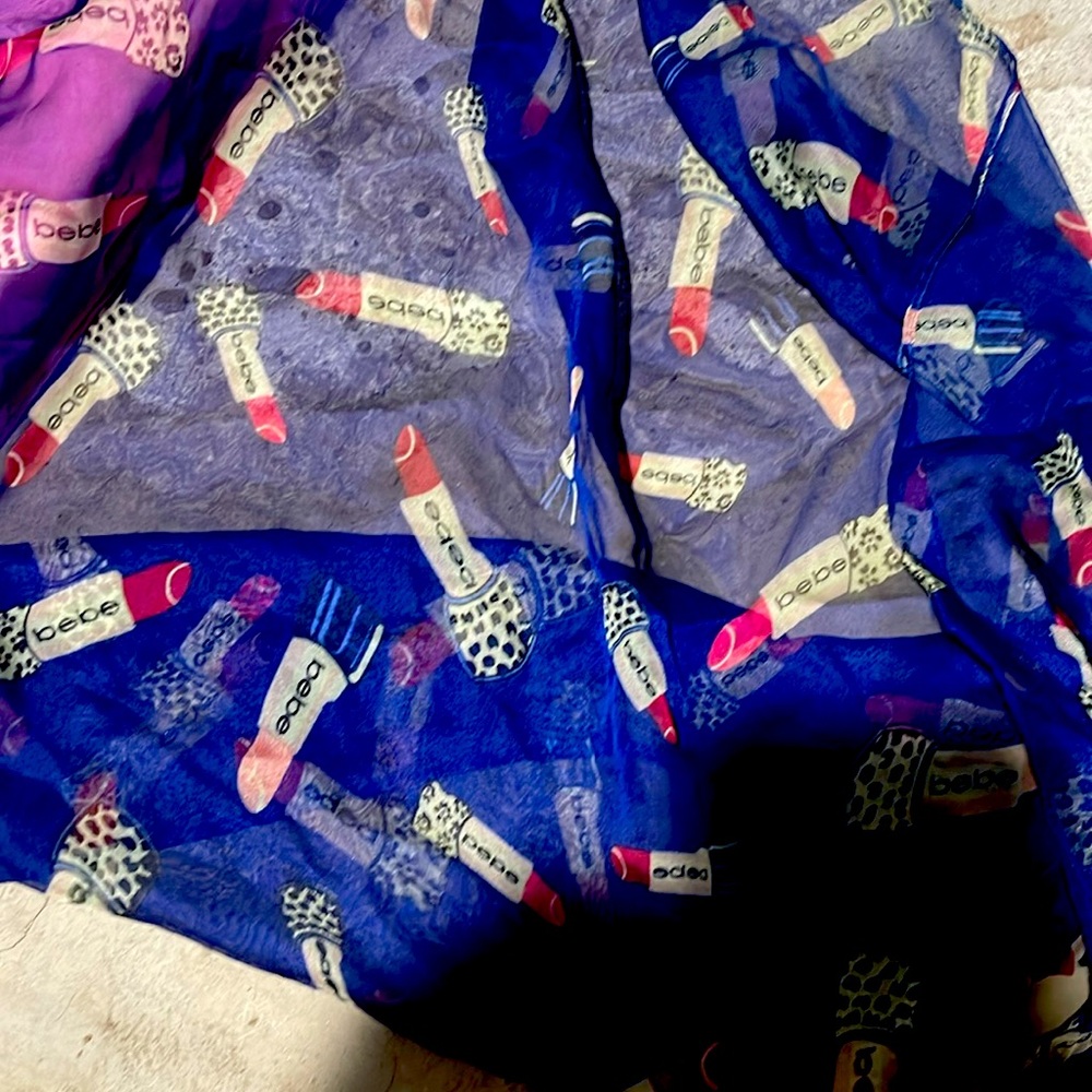 BEBE lipstickck scarf on navy bluee background